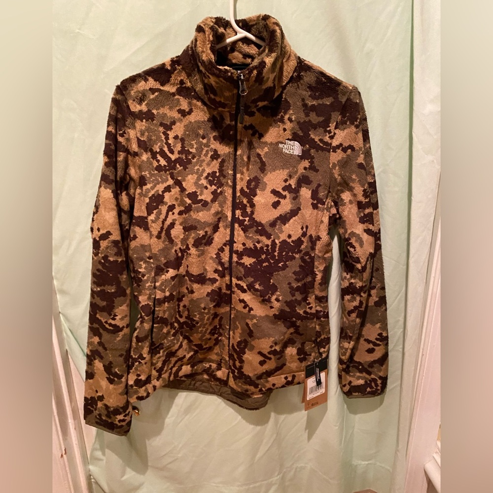 Beautiful super soft women’s camouflage fleece medium small and large available